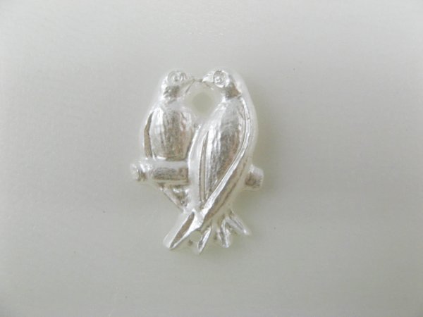 画像1: Vintage Plastic Pearlized Love Birds Cabochon (1)