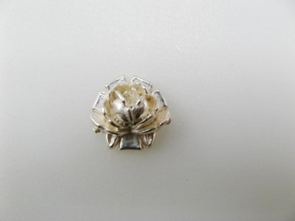 画像2: Vintage Plastic Silverplated Mini Flower Cabochon 2個入り (2)