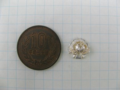 画像1: Vintage Plastic Silverplated Mini Flower Cabochon 2個入り
