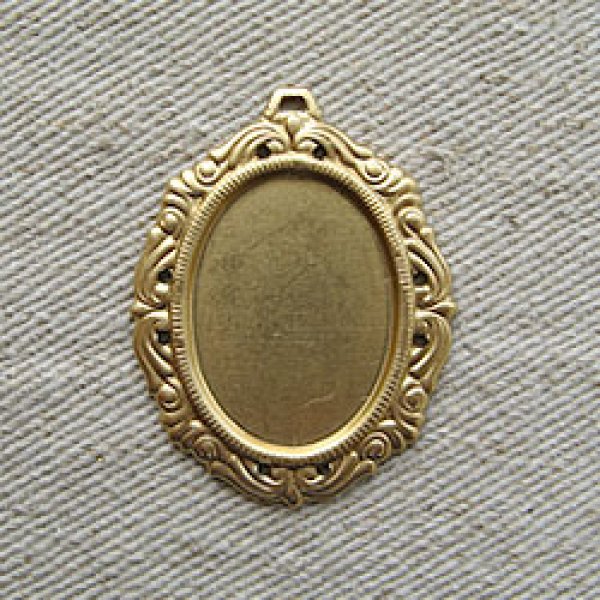 画像1: Brass rococo style frame 25x18mm (1)