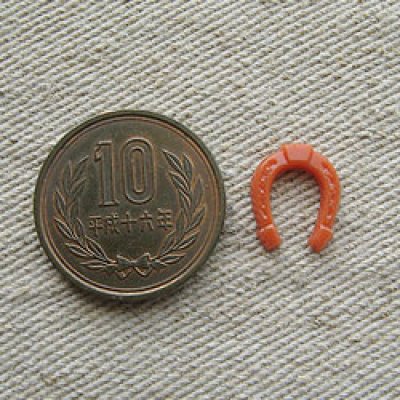 画像1: Vintage Plastic Horseshoe cabs 2個入り