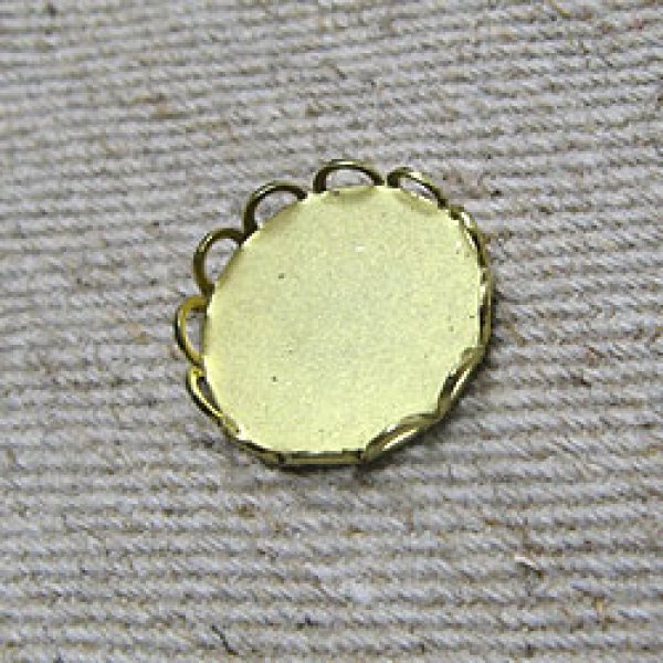 画像1: Brass Lace Edged Round Setting 11mm 2個入り (1)